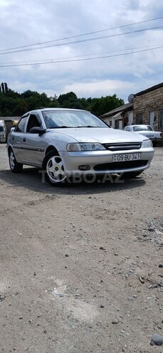 Opel Vectra 1998, 340,000 km - 1.8 l - Quba
