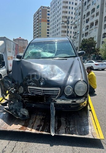 Mercedes E 240 2000, 450,000 km - 2.6 l - Bakı