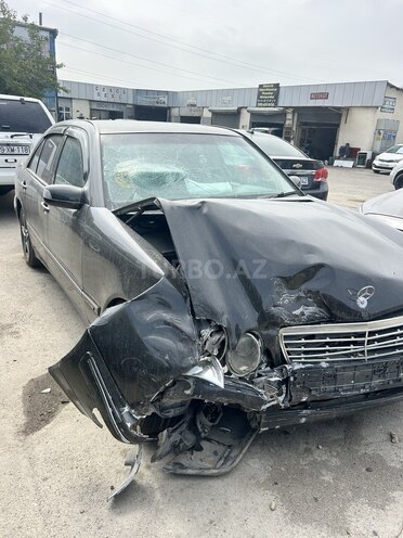 Mercedes E 240 2000, 450,000 km - 2.6 l - Bakı
