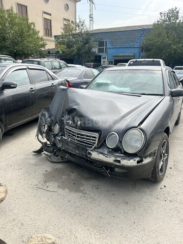 Mercedes E 240 2000, 450,000 km - 2.6 l - Bakı