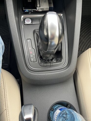 Volkswagen Jetta-6