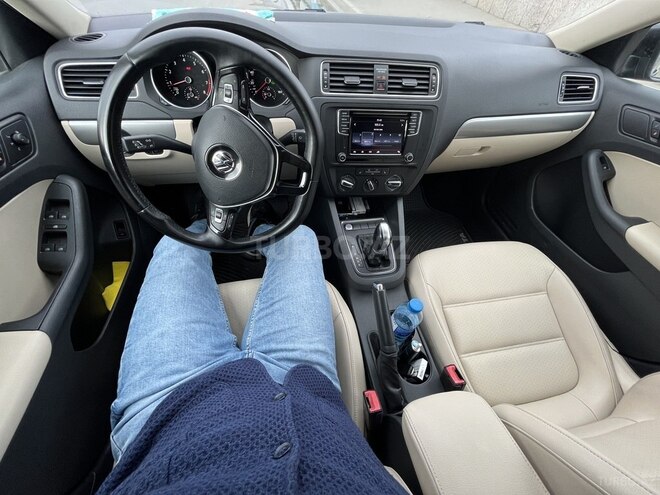 Volkswagen Jetta-4
