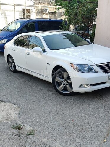 Lexus LS 460L-4