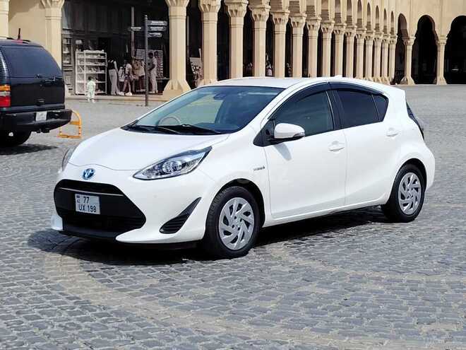 Toyota Aqua-13