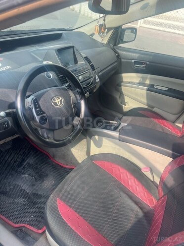 Toyota Prius-4