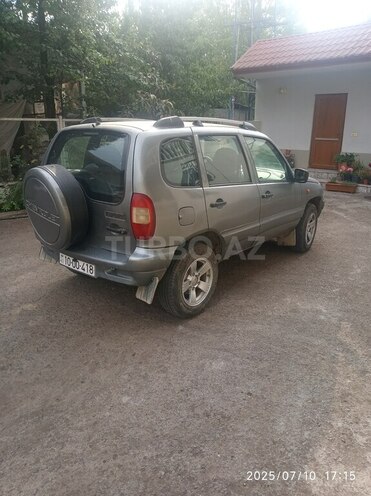 Chevrolet Niva 2005, 250,000 km - 1.7 l - Lerik
