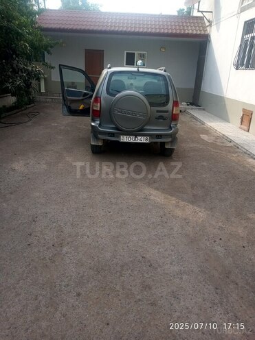 Chevrolet Niva 2005, 250,000 km - 1.7 l - Lerik
