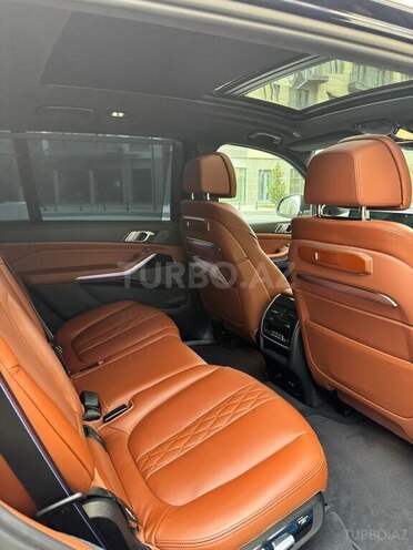 BMW X7-8