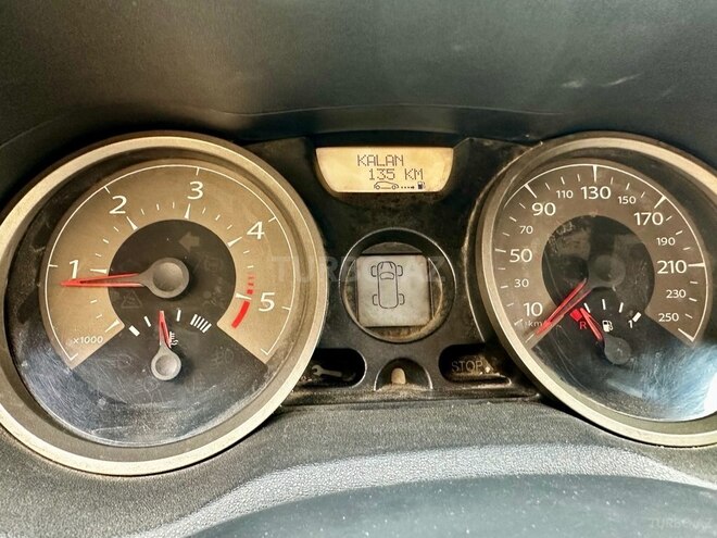 Renault Megane-12