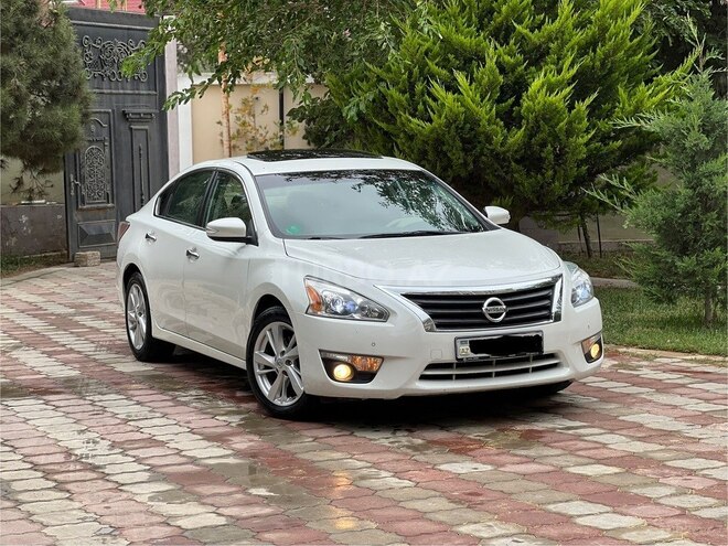 Nissan Altima-1