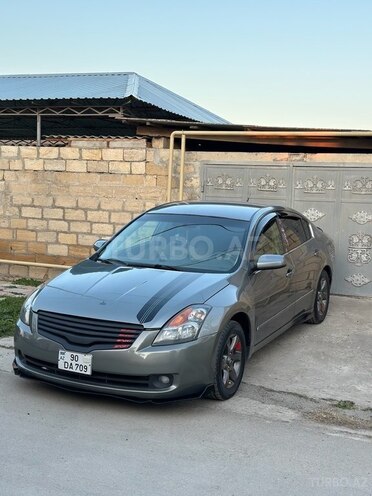 Nissan Altima-1
