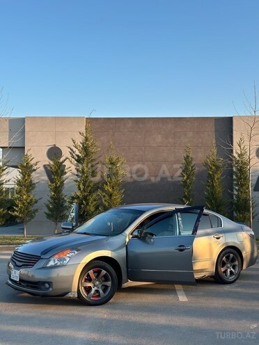 Nissan Altima-4