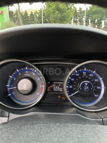 Hyundai Sonata-5