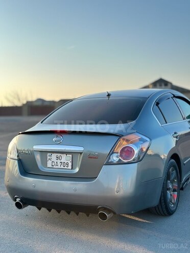 Nissan Altima-8