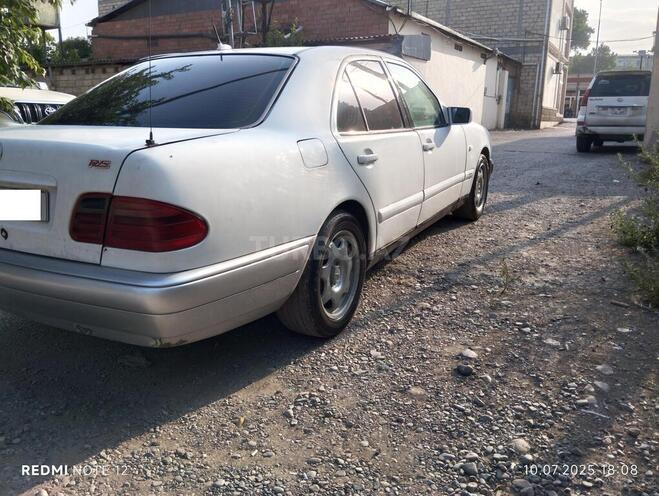Mercedes E 220 d 1998, 201,245 km - 2.2 л - Bərdə