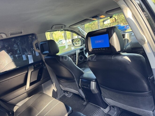 Toyota Land Cruiser Prado-5