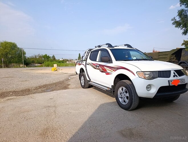Mitsubishi L200 2007, 350,000 km - 2.5 l - Salyan