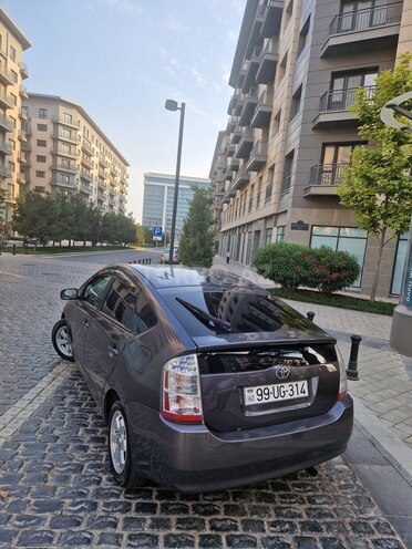 Toyota Prius-2