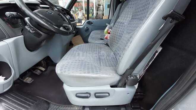 Ford Transit-12