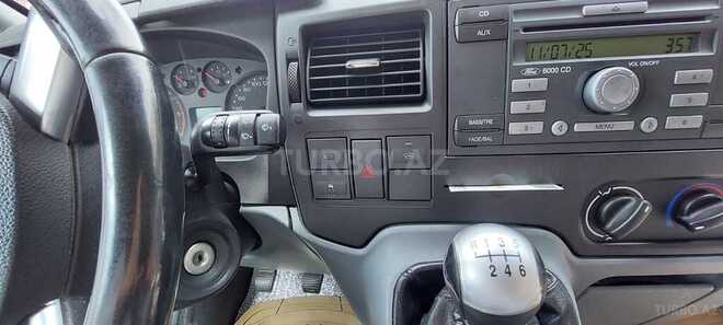 Ford Transit-10