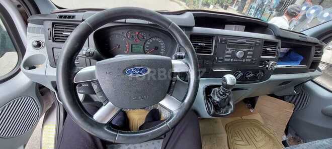 Ford Transit-6