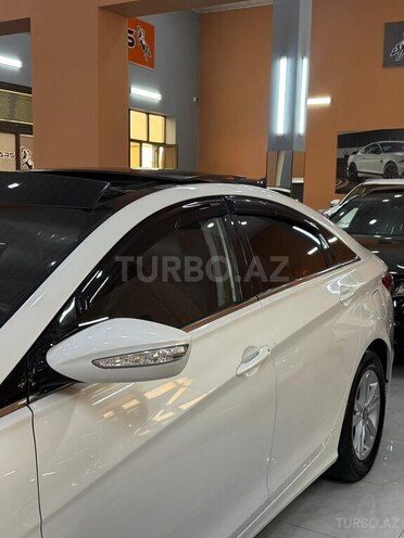Hyundai Sonata-17