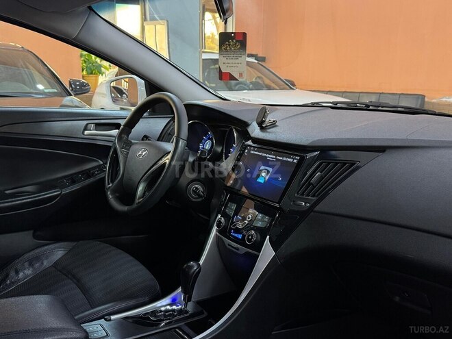 Hyundai Sonata-22