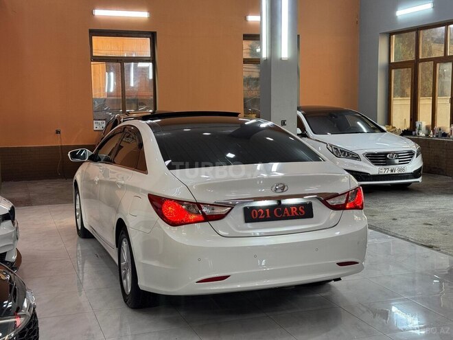 Hyundai Sonata-23