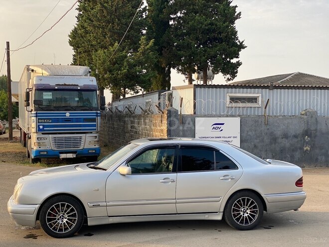 Mercedes E 230 1996, 450,000 km - 2.3 l - Astara