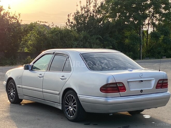 Mercedes E 230 1996, 450,000 km - 2.3 l - Astara