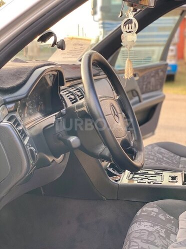 Mercedes E 230 1996, 450,000 km - 2.3 l - Astara