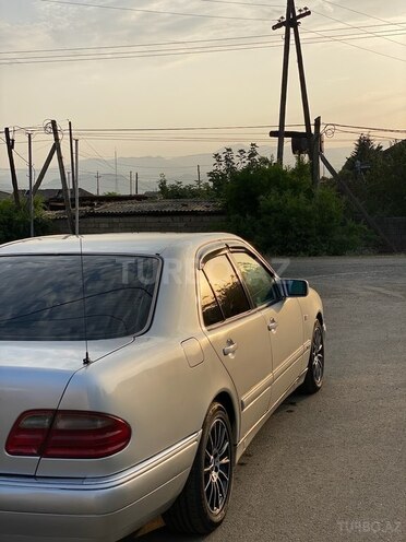 Mercedes E 230 1996, 450,000 km - 2.3 l - Astara