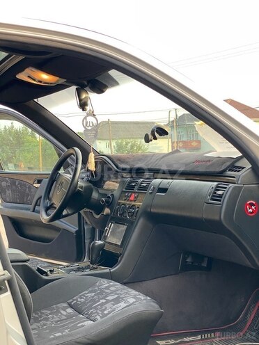 Mercedes E 230 1996, 450,000 km - 2.3 l - Astara