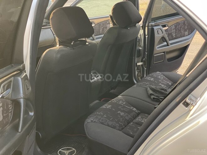 Mercedes E 230 1996, 450,000 km - 2.3 l - Astara