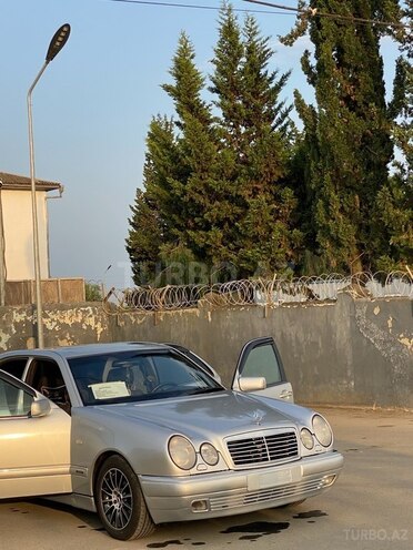 Mercedes E 230 1996, 450,000 km - 2.3 l - Astara