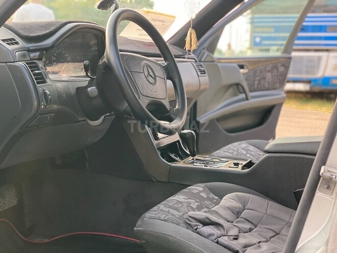 Mercedes E 230 1996, 450,000 km - 2.3 l - Astara