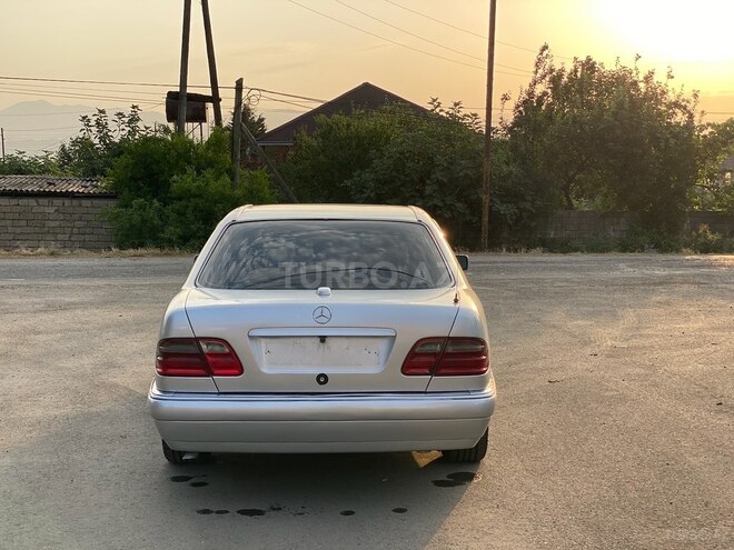 Mercedes E 230 1996, 450,000 km - 2.3 l - Astara