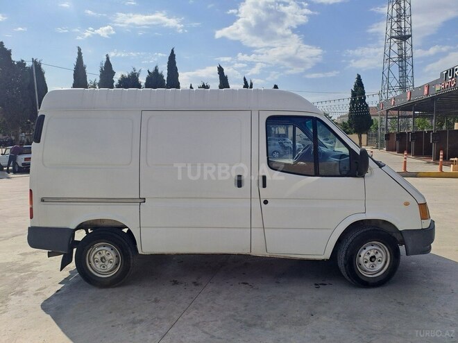 Ford Transit-4