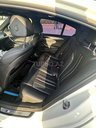BMW 530e-13