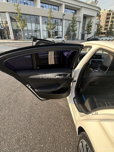 BMW 530e-14