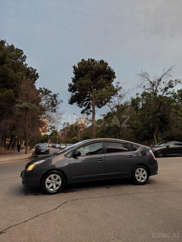 Toyota Prius-12