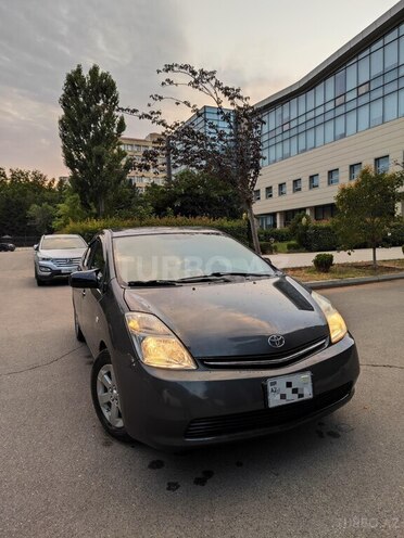 Toyota Prius-5