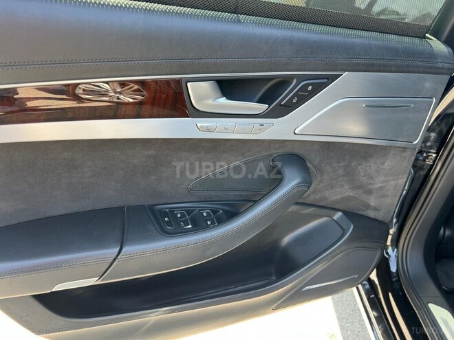 Audi A8-9