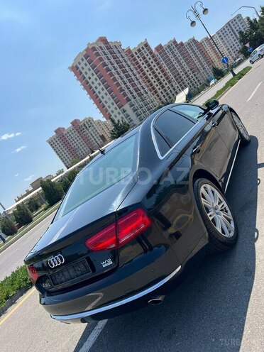 Audi A8-7