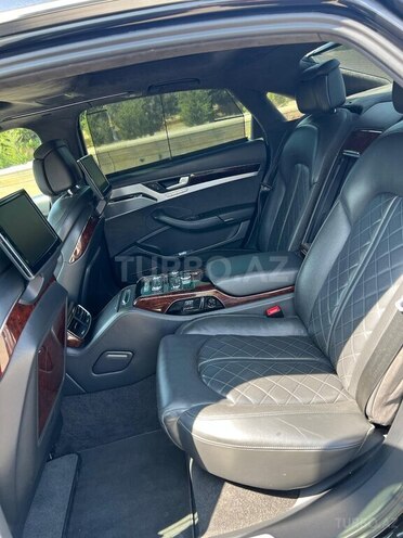 Audi A8-11