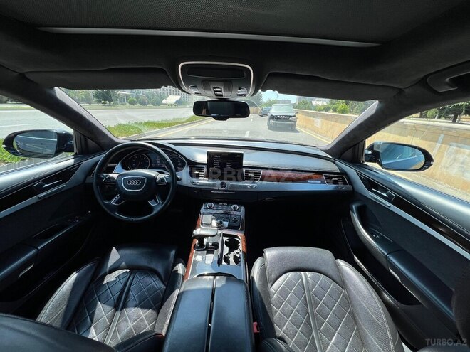Audi A8-8