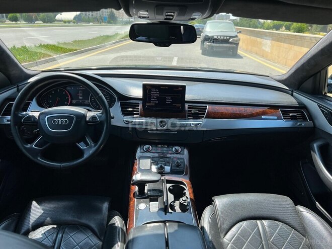 Audi A8-3