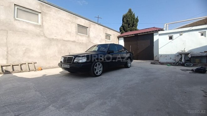 Mercedes E 220 1995, 238,000 km - 2.2 l - Bakı