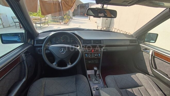 Mercedes E 220 1995, 238,000 km - 2.2 l - Bakı