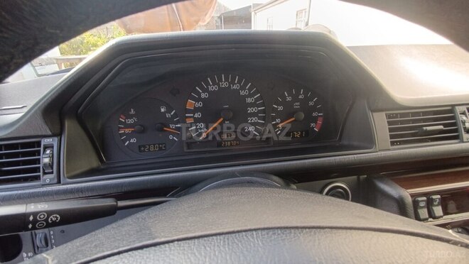 Mercedes E 220 1995, 238,000 km - 2.2 l - Bakı